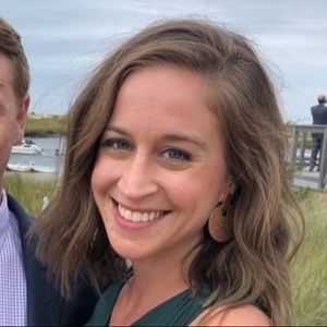 Meet your Posher, Caitlin